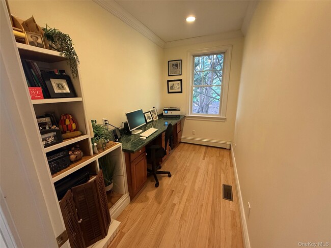 Building Photo - 2465 Fairway Dr