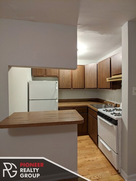 Building Photo - 835 W Wolfram St