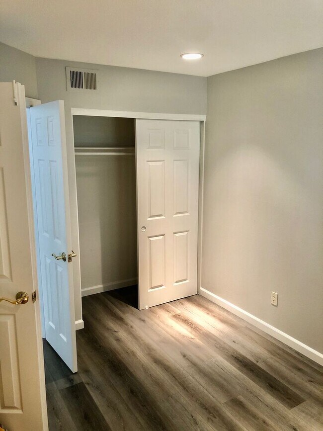 Building Photo - Charming 4-Bedroom, 3-Bath