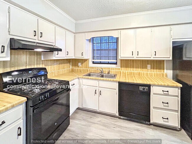 Building Photo - 1361 Fairridge Cir SW