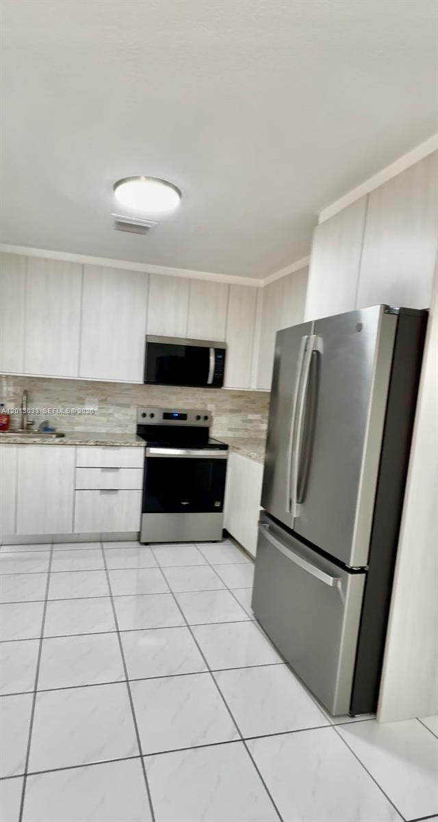 Building Photo - 14161 SW 153rd Ave