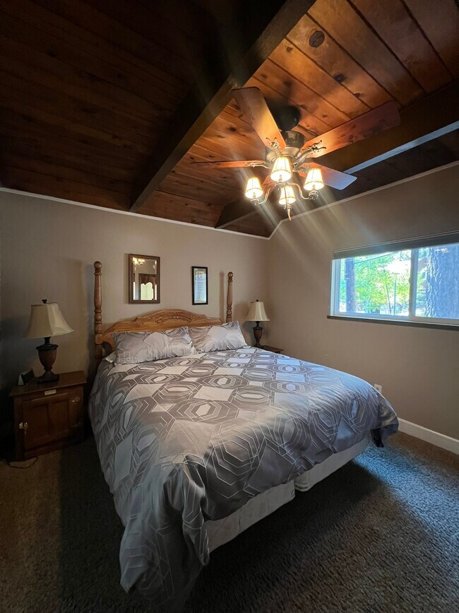 Building Photo - 933 Edgewood Cir