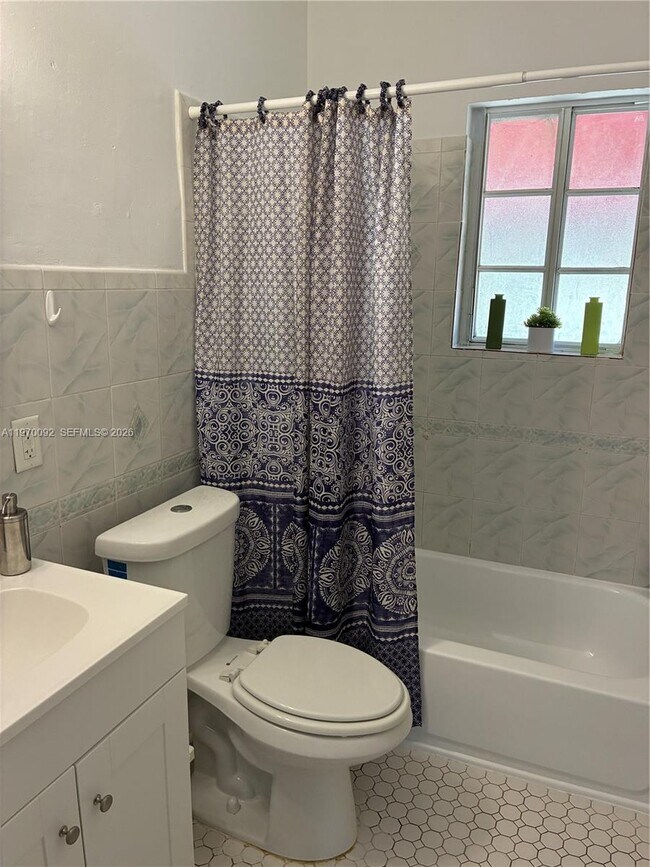 Building Photo - 750 NE 86th St