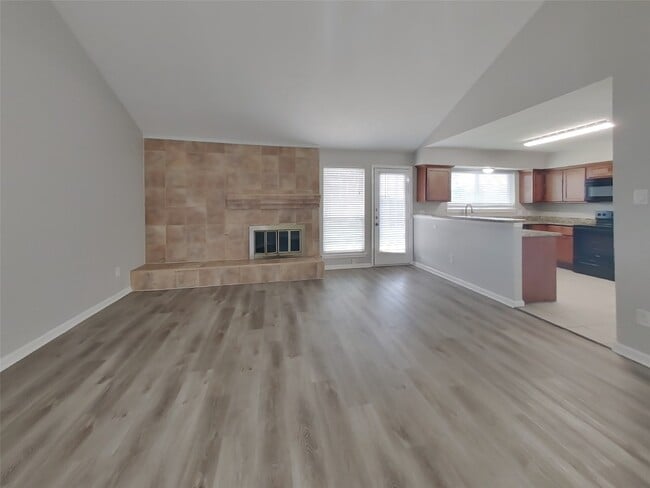 Building Photo - 7318 Foxway Ln