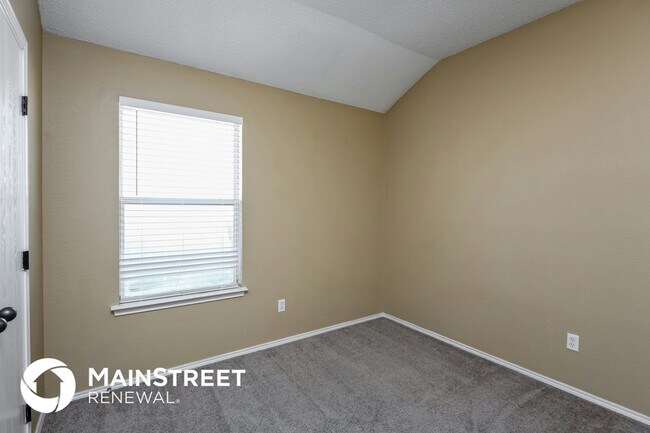 Building Photo - 532 Denise St