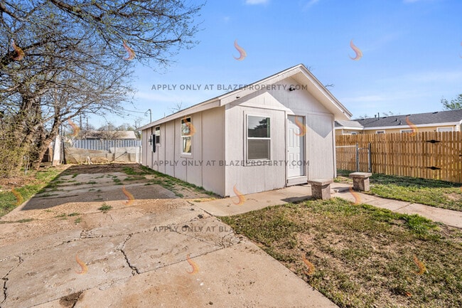 Building Photo - Updated 1-Bed Bungalow in South San Jacinto