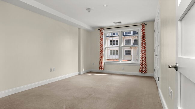 Building Photo - 225 Stanley Ave