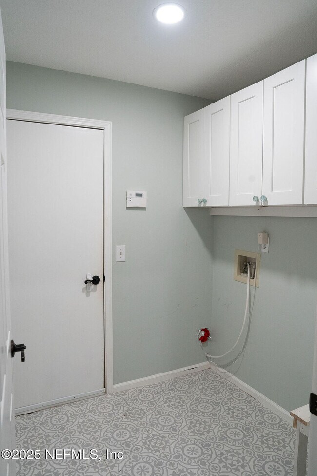 Building Photo - 2779 Chesterbrook Ct
