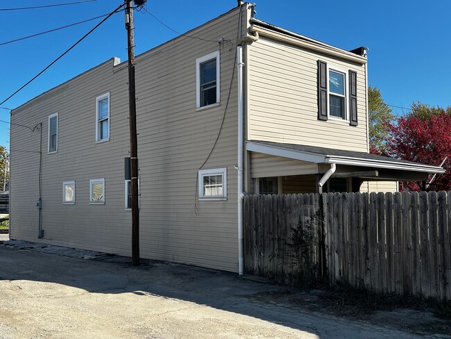 Building Photo - Rossford Ohio Rental