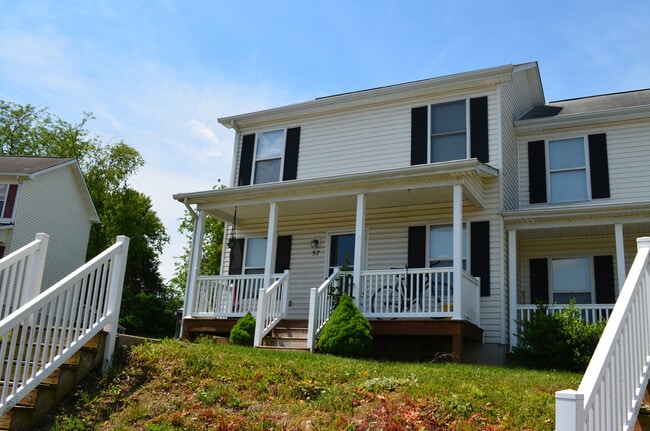 Building Photo - Charming 2-Bedroom Duplex in Prime Harriso...
