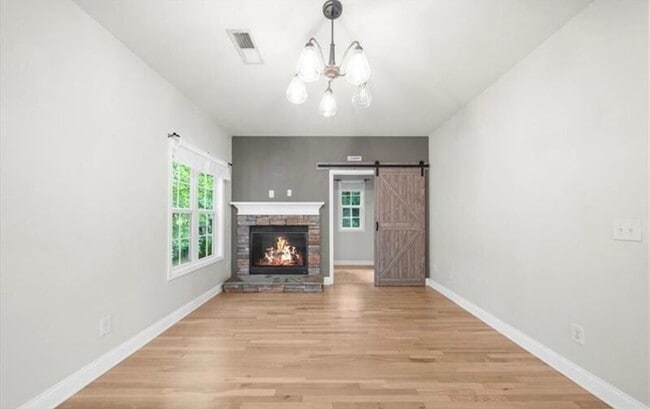 Building Photo - 164 Greenview Dr