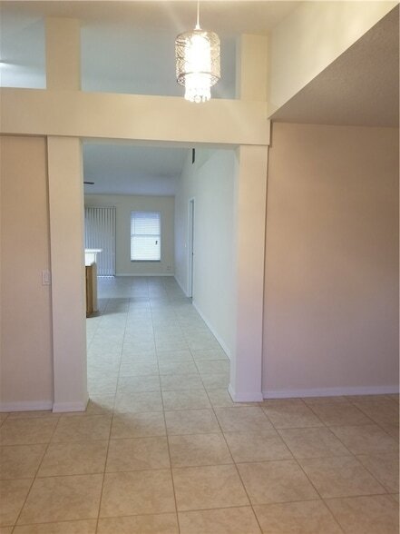 Building Photo - 8025 98th Ct