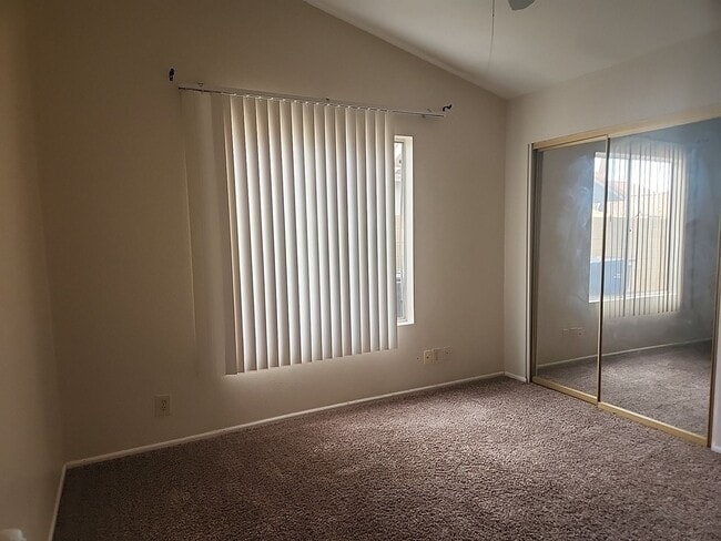 Building Photo - ?4 Bed / 2 Bath Single Level Gilbert Home with vaulted Ceilings *New Paint*?