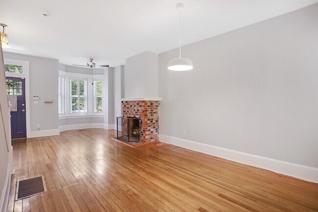 Building Photo - Charming Capitol Hill House| Don't miss the 3D-TOUR!