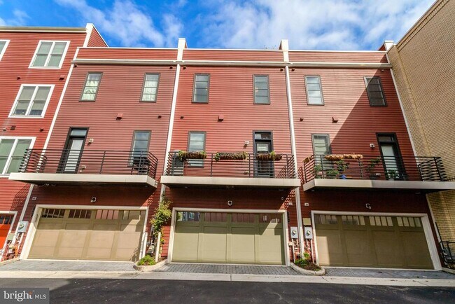 Building Photo - 2004 Potomac Ave