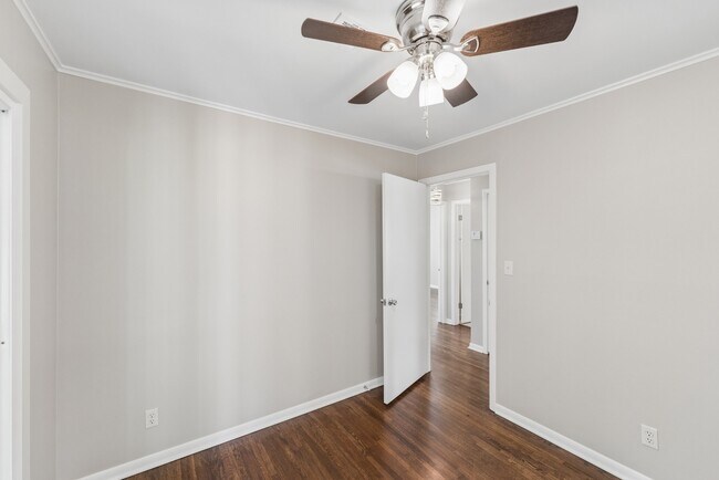 Building Photo - 3815 S Cincinnati Ave