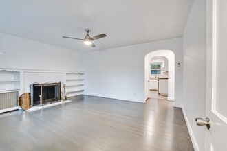 Building Photo - 64 Boltin St