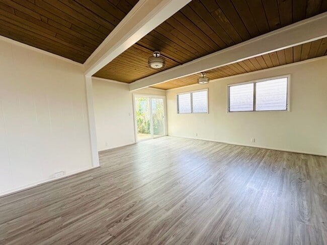 Building Photo - 3 Bedroom, 2 Bathroom with Carport (Pearl ...