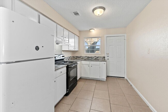 Building Photo - 410 Old Thorndale Rd