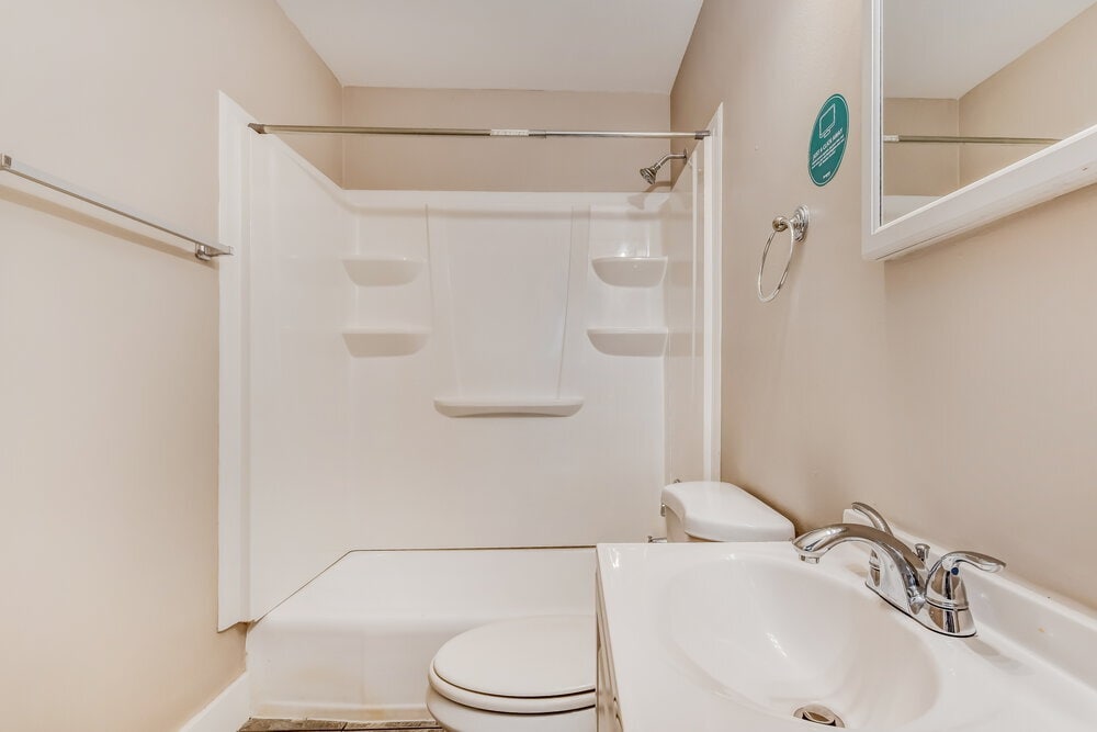 Building Photo - 1617 Bobolink Ln NE