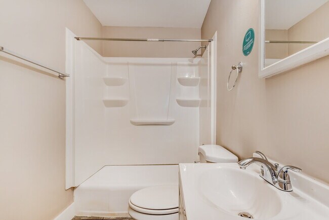 Building Photo - 1617 Bobolink Ln NE