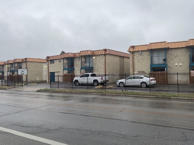 Building Photo - Move in Special - Close to Lackland AFB