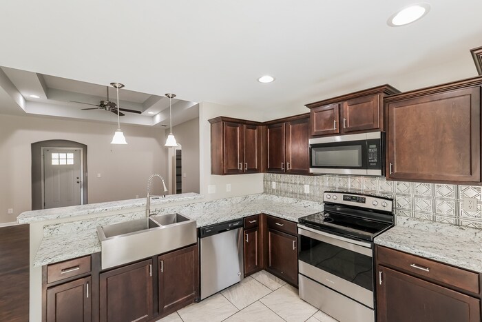 Building Photo - 16355 Pottery Ln