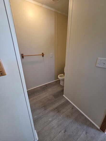 Building Photo - 1511 Mydland Rd