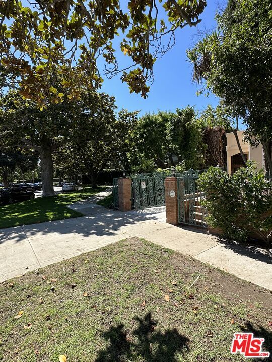 Building Photo - 623 Palisades Ave