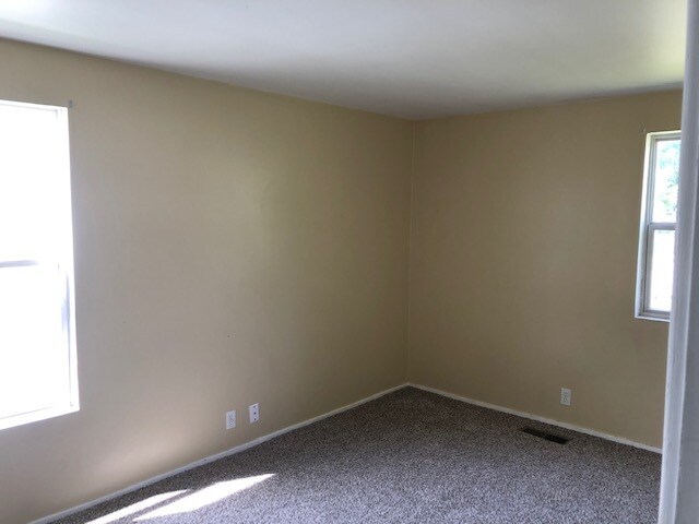 Building Photo - 830 Manchester Dr