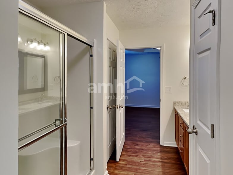 Building Photo - 504 Commendable Ln