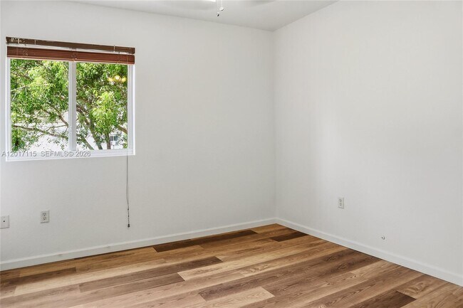 Building Photo - 3072 SE 5th Dr