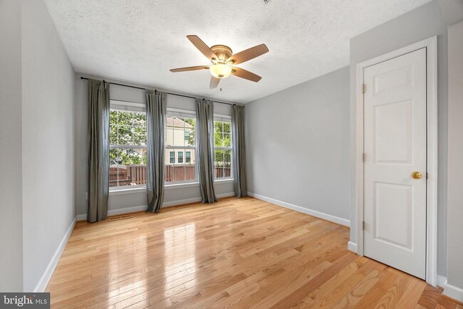Building Photo - 2716 Mapleview Ct