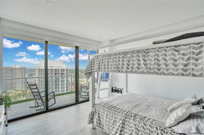 Building Photo - 4000 Island Blvd