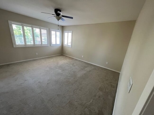 Building Photo - Rolling Hills Ranch! Spacious 4 Bedroom 2....