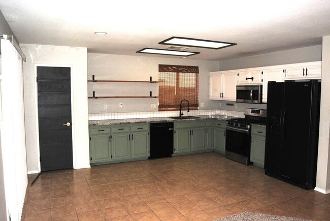 Building Photo - 4739 Shadow Stone St