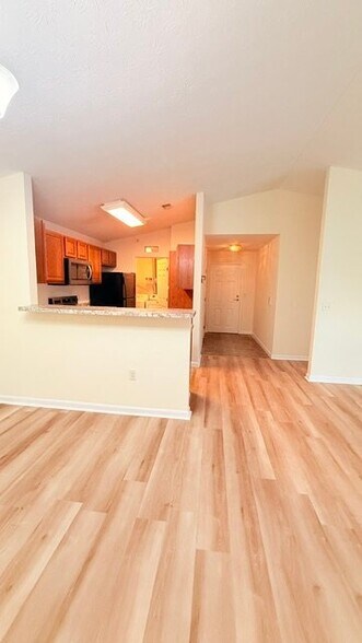 Building Photo - 3044 Westminster Dr