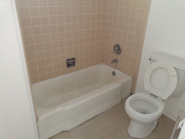 Bathroom - 1514 Penmar Ave