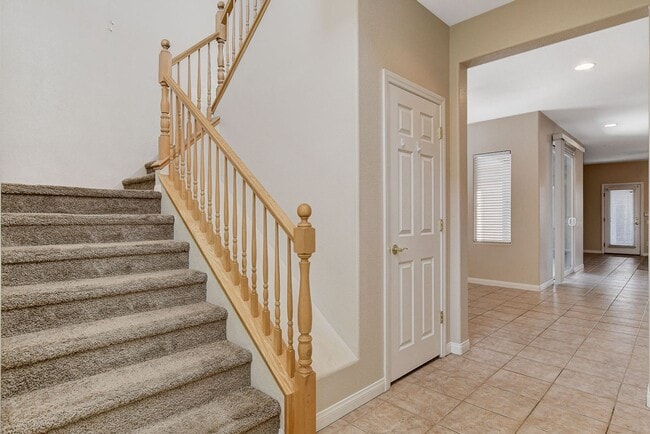 Building Photo - Summerlin Home - 3 Bedrooms + Small Loft +...