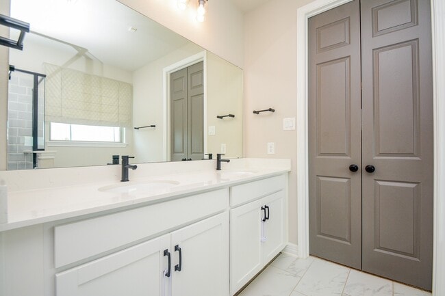 Building Photo - 108 Summer Pool Ct