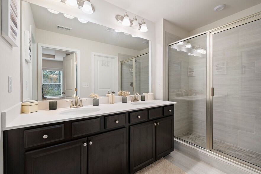 Building Photo - 1554 Ridgebrook Downs