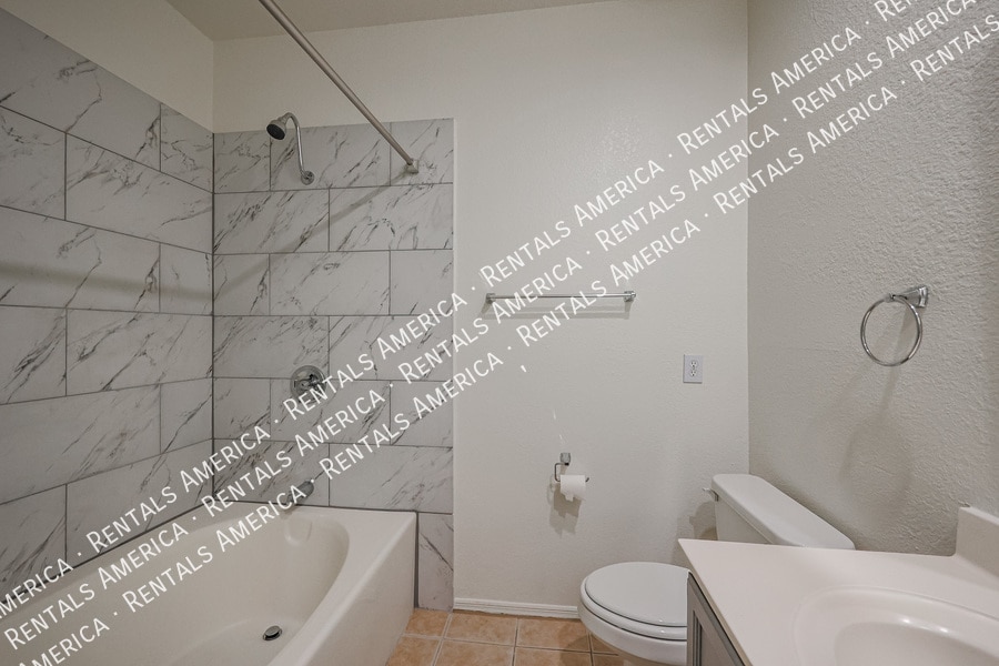 Building Photo - 4683 W Ivanhoe St