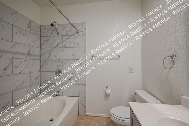 Building Photo - 4683 W Ivanhoe St