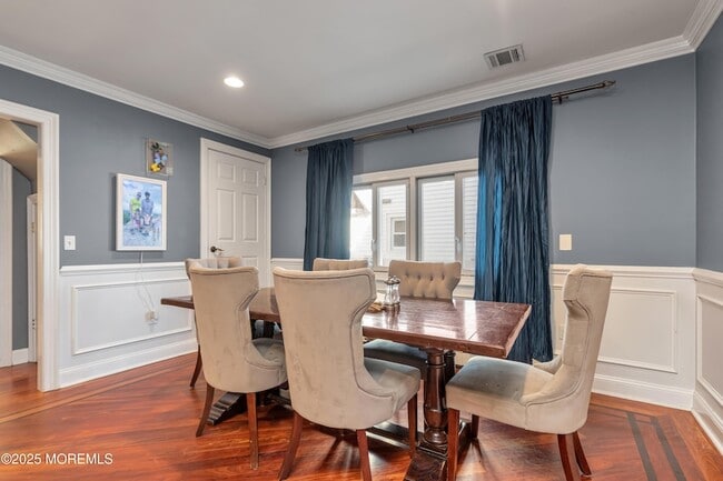 Building Photo - 384 Sairs Ave