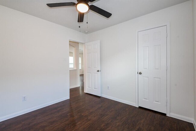 Building Photo - 6226 El Granate Dr