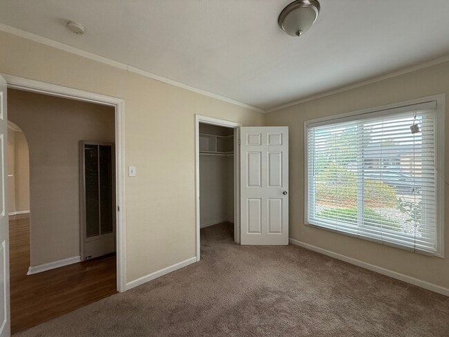 Building Photo - 1220 Browning Dr