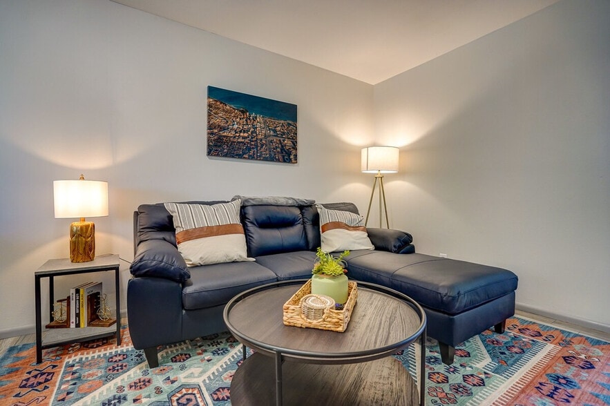 Building Photo - 407 S 94th Pl