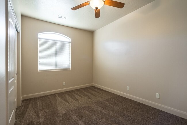 Building Photo - Spacious 2 Bedroom Hurricane Townhome Near...