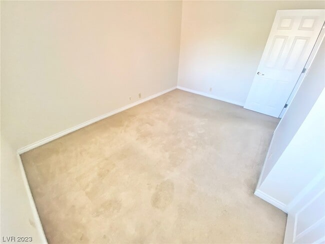 Building Photo - 5081 River Glen Dr