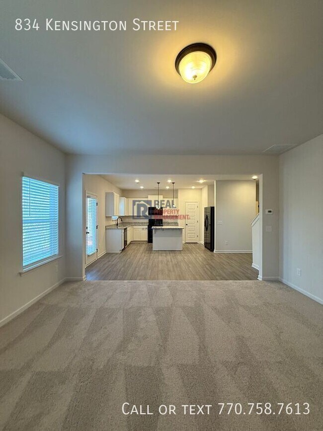 Building Photo - 834 Kensington St